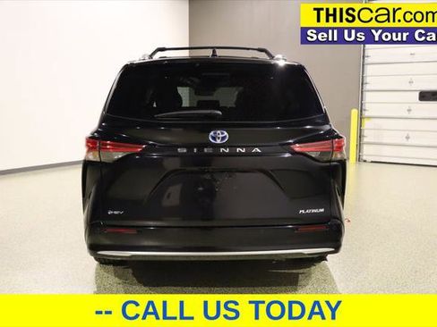 Used 2025 Toyota Sienna Platinum FWD image 6