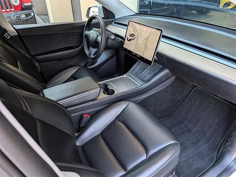 Used 2021 Tesla Model Y Long Range AWD/4WD image 4