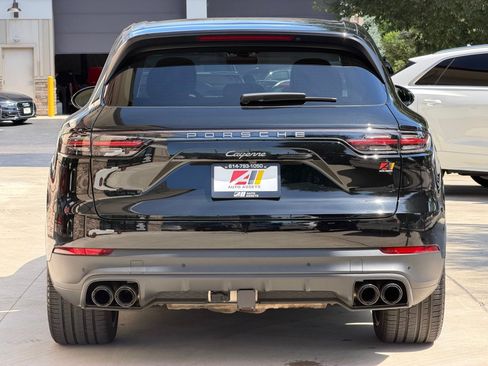 Used 2023 Porsche Cayenne Platinum Edition AWD/4WD image 6