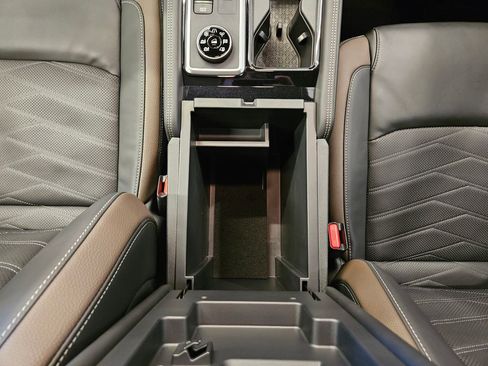 New 2025 Nissan Pathfinder Platinum image 18