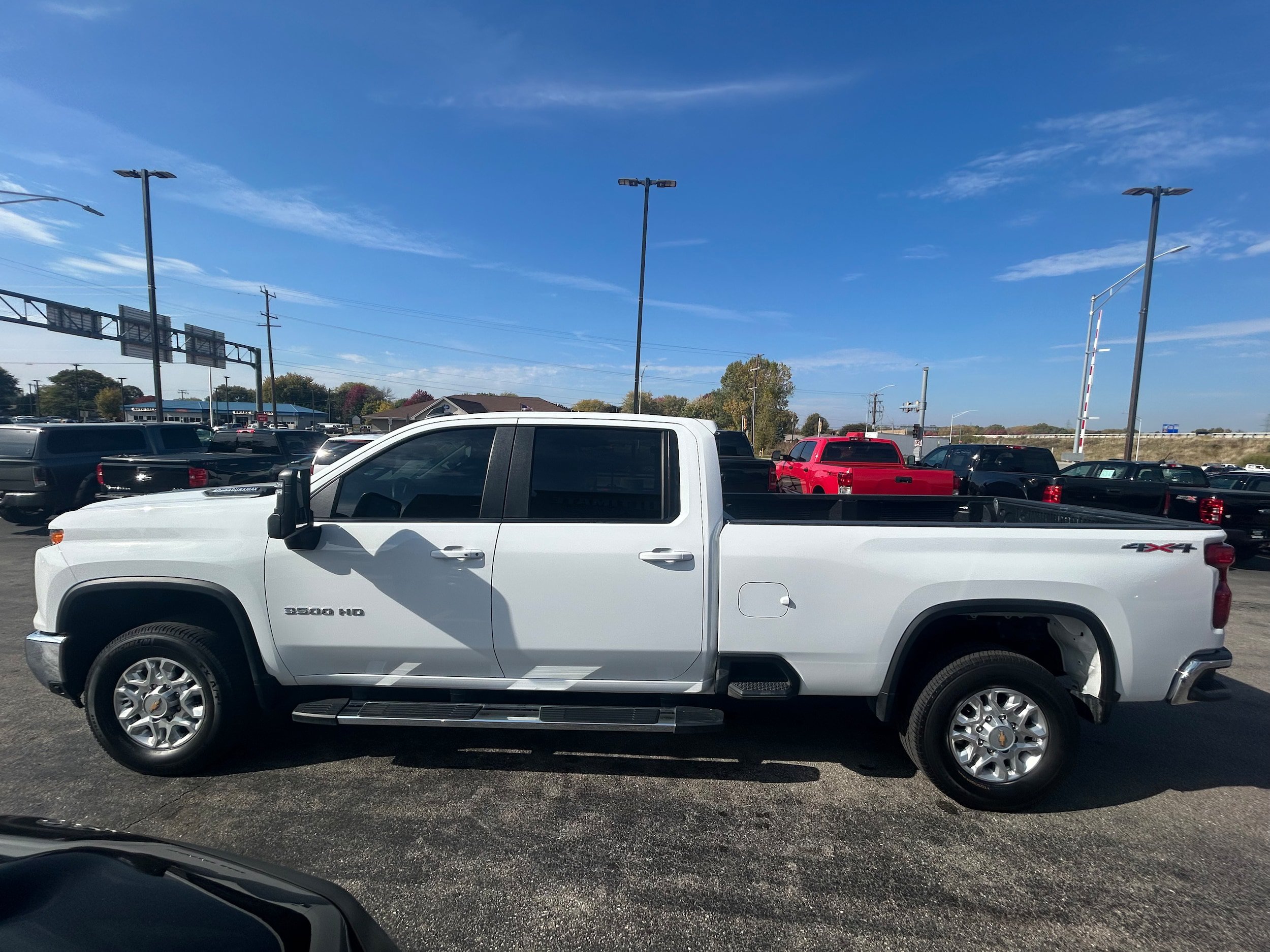 Used 2024 Chevrolet Silverado 3500 LT AWD/4WD image 3