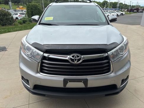 Used 2016 Toyota Highlander XLE AWD/4WD image 2