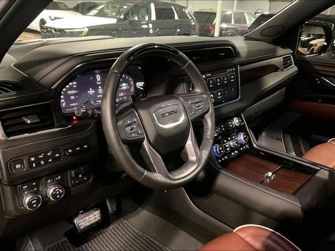 Used 2024 GMC Yukon Denali Ultimate AWD/4WD image 14