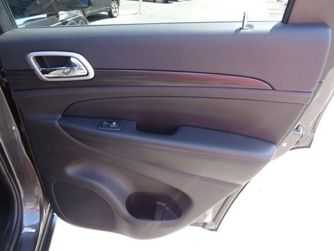 Used 2021 Jeep Grand Cherokee Laredo X image 9