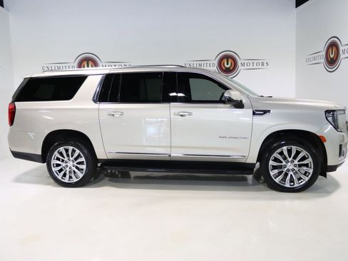 Used 2023 GMC Yukon XL SLT w/ SLT Premium Package AWD/4WD image 41