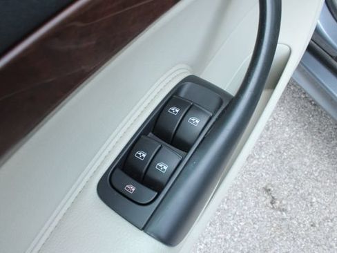 Used 2008 Saab 9-3 2.0T w/ Moonroof Package FWD image 11