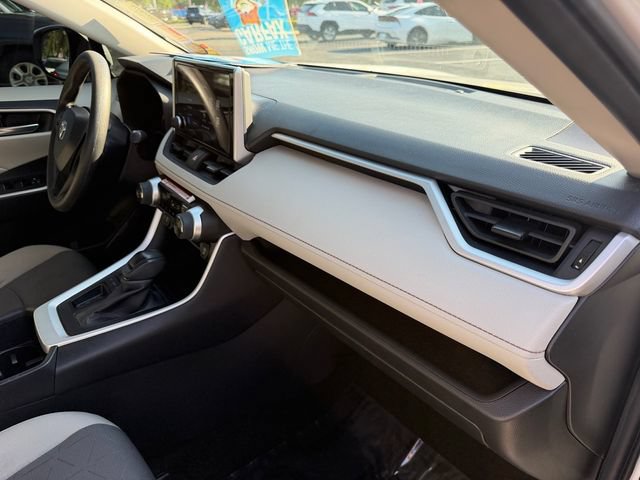 Used 2025 Toyota RAV4 XLE FWD image 19