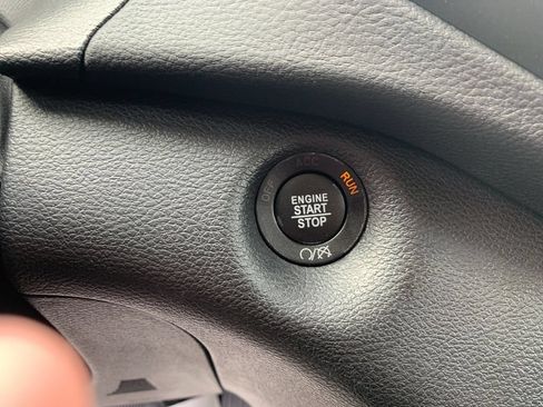 Used 2019 Jeep Cherokee Latitude Plus AWD/4WD image 23