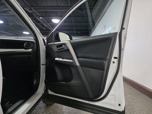 Used 2018 Toyota RAV4 LE image 19