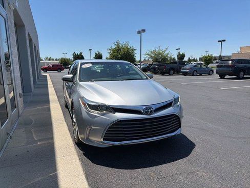 Certified 2018 Toyota Avalon Limited FWD image 4