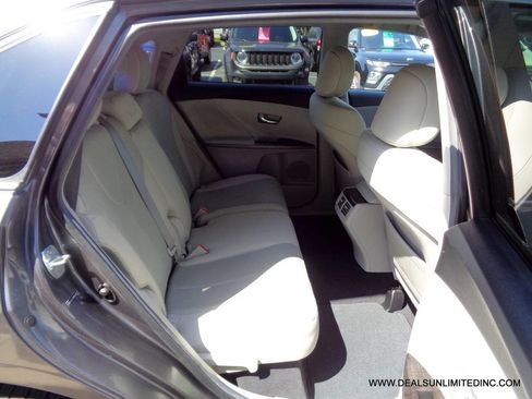 Used 2015 Toyota Venza LE image 18