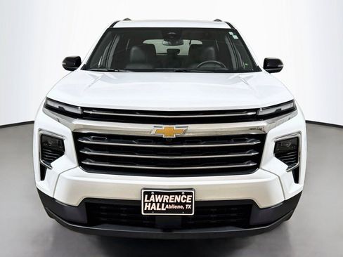 Used 2026 Chevrolet Traverse LT AWD/4WD image 2