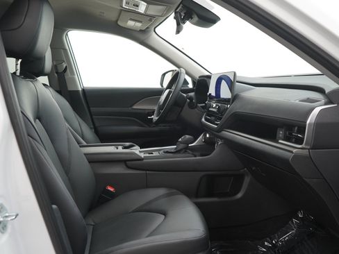 Used 2025 Toyota Grand Highlander AWD Hybrid image 13