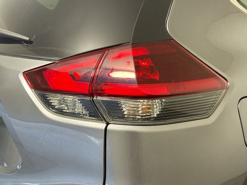 Used 2019 Nissan Rogue SV image 34