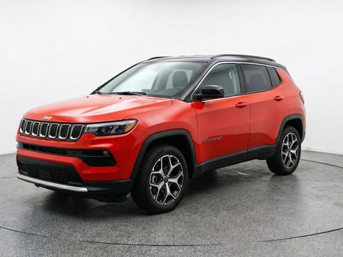 Used 2025 Jeep Compass Limited image 3
