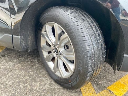 Used 2024 Ford Edge Titanium image 26