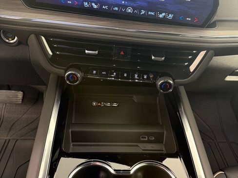 Used 2025 Chevrolet Tahoe Premier image 11