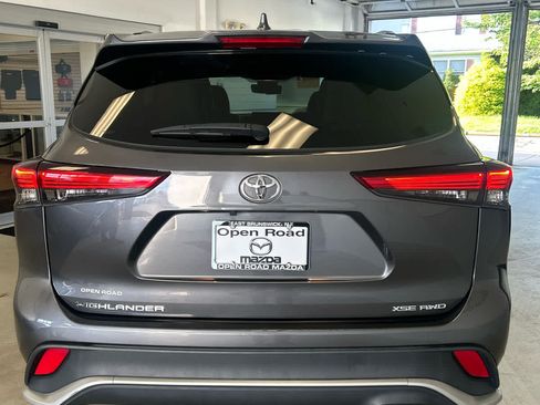 Used 2023 Toyota Highlander XSE AWD/4WD image 5