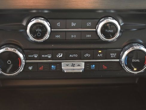 Used 2024 Ford F250 Lariat w/ Chrome Package image 26