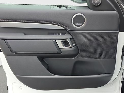 Certified 2025 Land Rover Discovery Dynamic SE AWD/4WD image 28