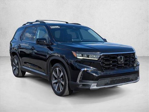 Used 2023 Honda Pilot Touring image 3