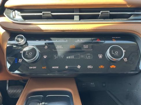 Used 2025 INFINITI QX60 Sensory w/ Vision Package AWD/4WD image 19