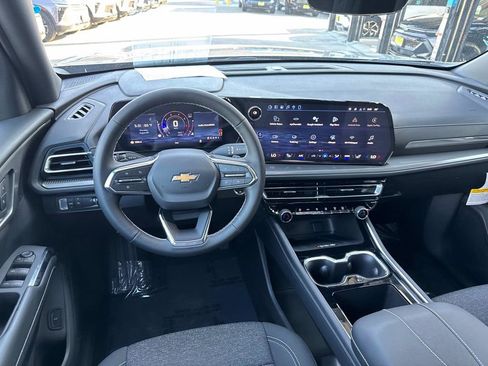New 2026 Chevrolet Traverse LT w/ Driver Confidence Package FWD image 8