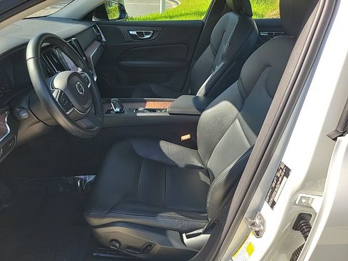 Used 2022 Volvo S60 B5 Momentum w/ Premium Package image 13