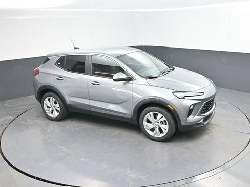 Used 2025 Buick Encore GX Preferred AWD/4WD image 34