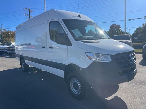 Used 2025 Mercedes-Benz Sprinter 2500 image 7