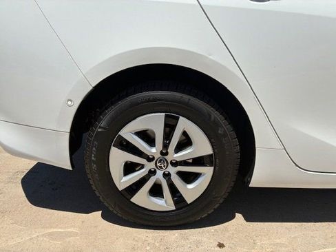 Used 2018 Toyota Prius Four Touring image 9