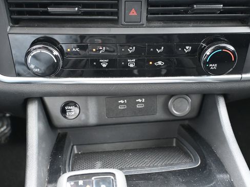 Used 2024 Nissan Rogue S AWD/4WD image 17