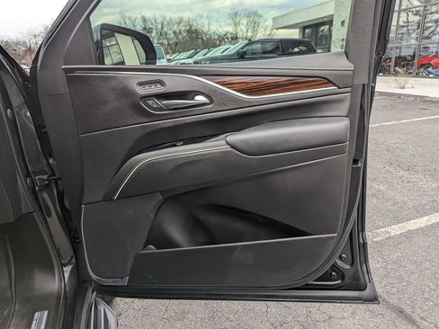 Used 2022 Cadillac Escalade Premium Luxury RWD image 30