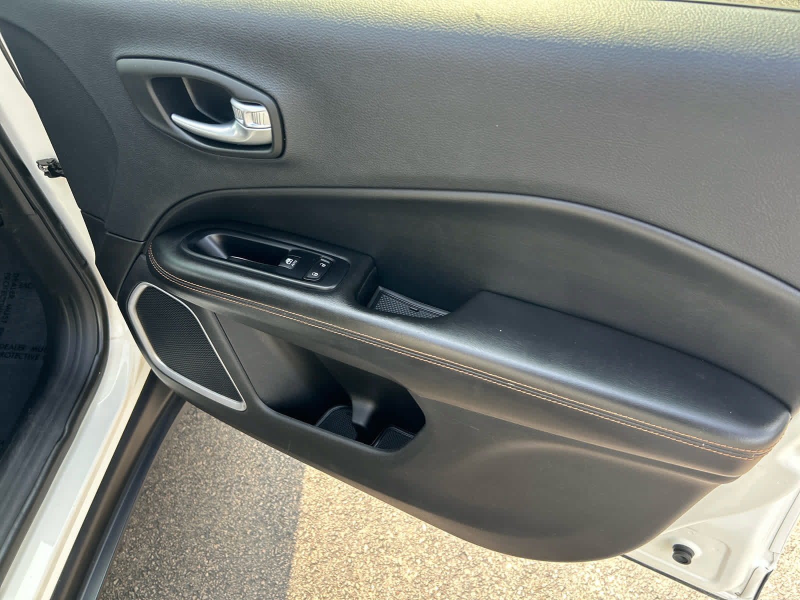 Used 2019 Jeep Compass Limited FWD image 27