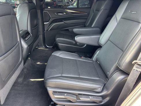 Used 2022 Cadillac Escalade Luxury AWD/4WD image 23