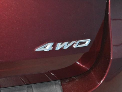 Used 2022 Ford Explorer Limited w/ Equipment Group 301A AWD/4WD image 33