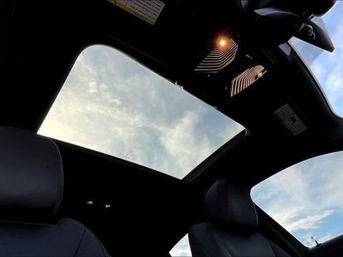 Used 2019 BMW 330i Sedan w/ Premium Package image 16