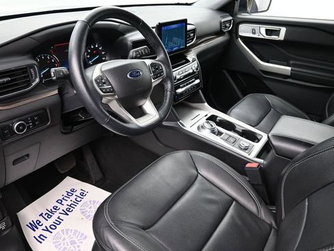 Used 2023 Ford Explorer Limited image 16