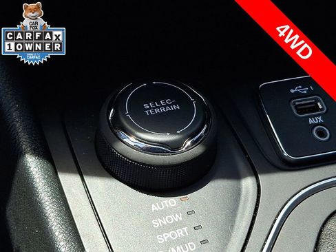 Used 2022 Jeep Cherokee Latitude w/ Sun & Sound Group AWD/4WD image 23