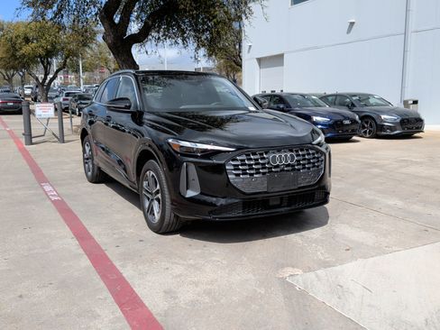 Used 2025 Audi Q5 Premium w/ Convenience Package AWD/4WD image 2