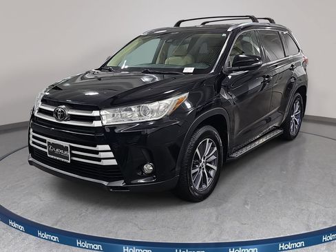 Used 2017 Toyota Highlander XLE FWD image 1