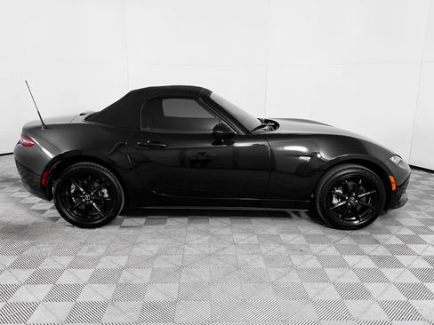 Used 2024 MAZDA MX-5 Miata Sport image 10