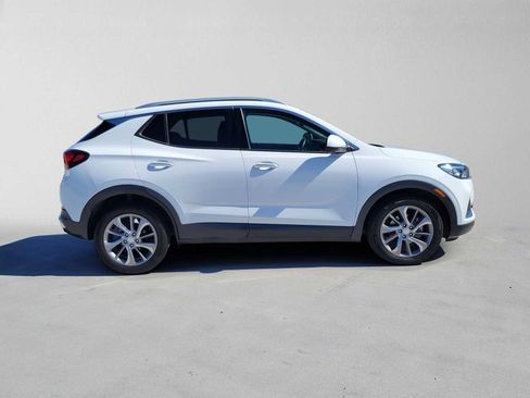 Used 2020 Buick Encore GX Essence w/ Experience Buick Package FWD image 2