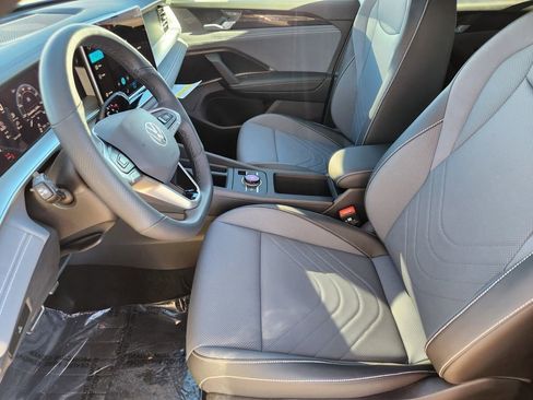 New 2026 Volkswagen Tiguan SE R-Line image 4