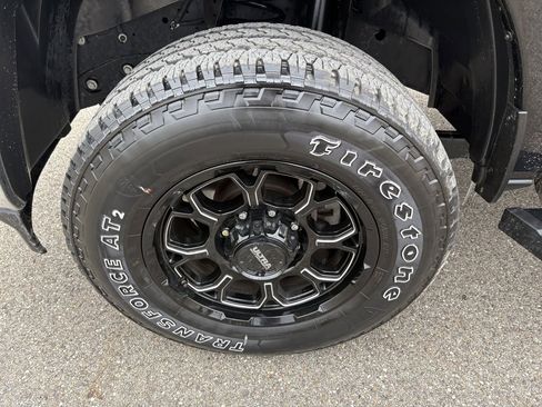 Used 2024 RAM 2500 Tradesman w/ Chrome Appearance Group image 12