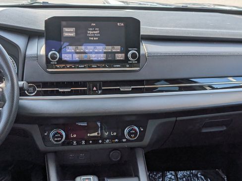 Used 2023 Mitsubishi Outlander SE image 18