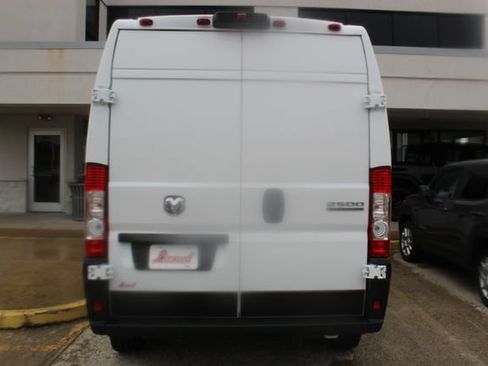 Used 2026 RAM ProMaster 2500 w/ Convenience Group FWD image 3