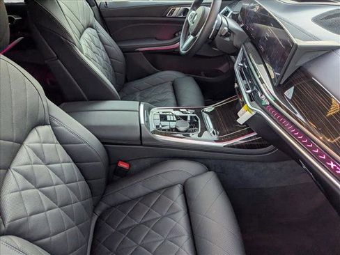 Used 2025 BMW X7 xDrive40i w/ M Sport Package image 22