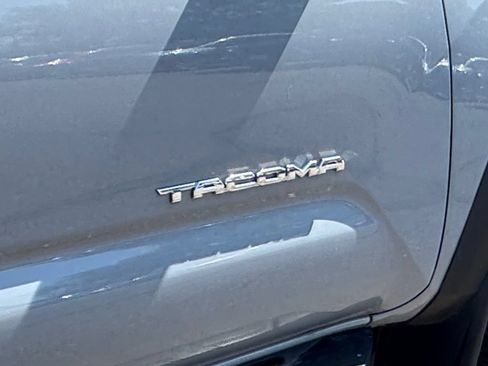 Used 2021 Toyota Tacoma TRD Sport AWD/4WD image 38