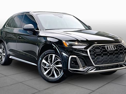 Used 2023 Audi Q5 2.0T Prestige w/ Prestige Package image 4